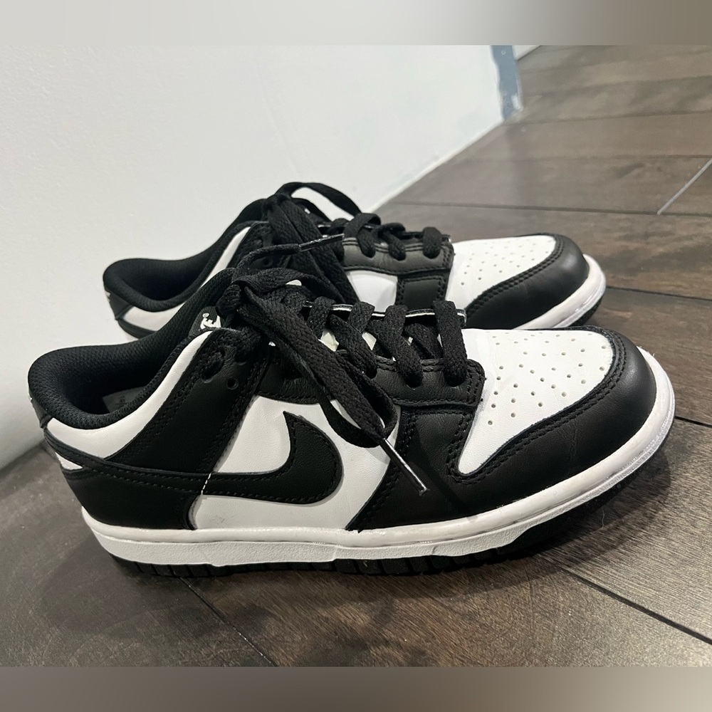 New 4Y/5.5W Panda Nike Dunks